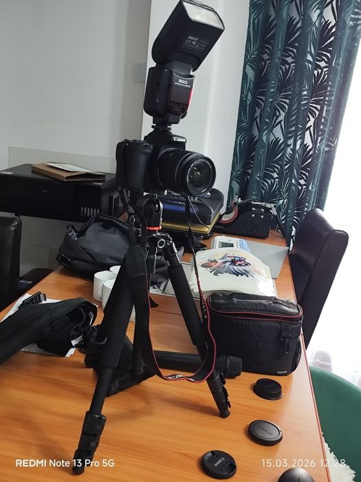 Canon Eos 250d + Blitz MK 950II + 2Carduri 64 gb