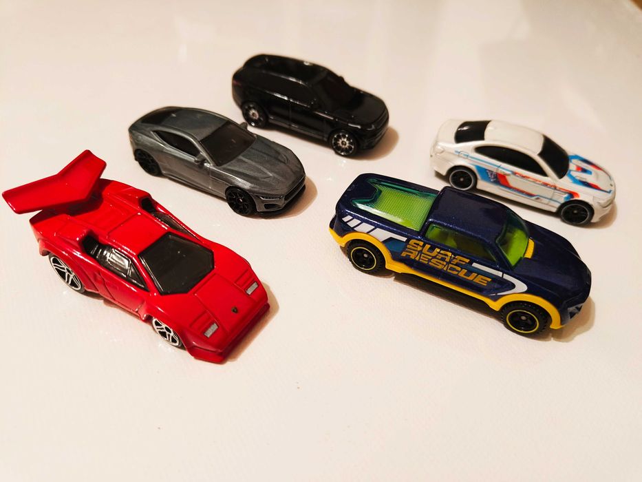 Loturi mașinuțe Hotwheels 5+ una surpriză cadou