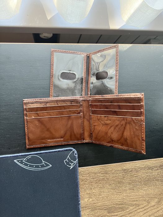 Кафяв кожен портфейл с картодържач