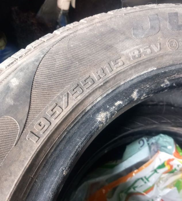 De vânzare în Rm.Valcea 2 anvelope 195 55 15 vara , nu trimit