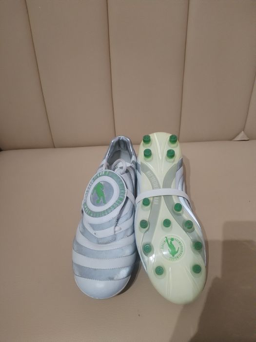 Vând Ghete de fotbal Bikkembergs Tirosengo FG, fabricate în Italia.