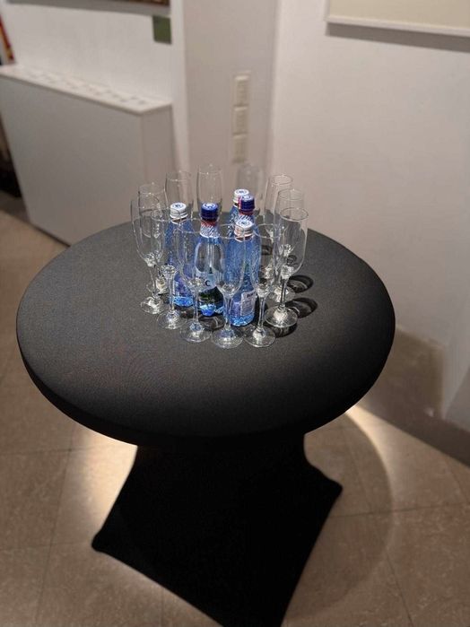 Închirieri mese cocktail pentru evenimente