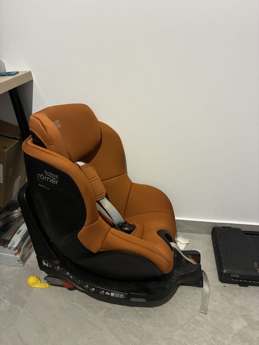 Vand Scaun auto pentru copii Britax Römer rotativ, 360º, cu bază ISOFIX, 3 luni-4 ani 61-105 cm 20 kg DUALFIX M PLUS