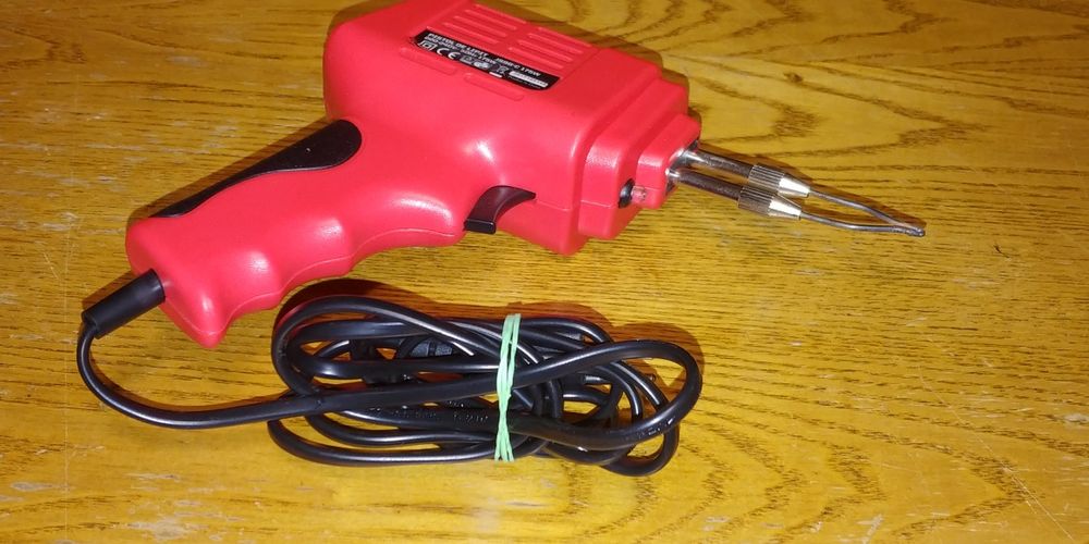 Pistol lipit electric cositor fludor