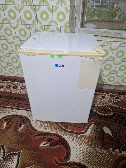 Vând unul din minifrigidere