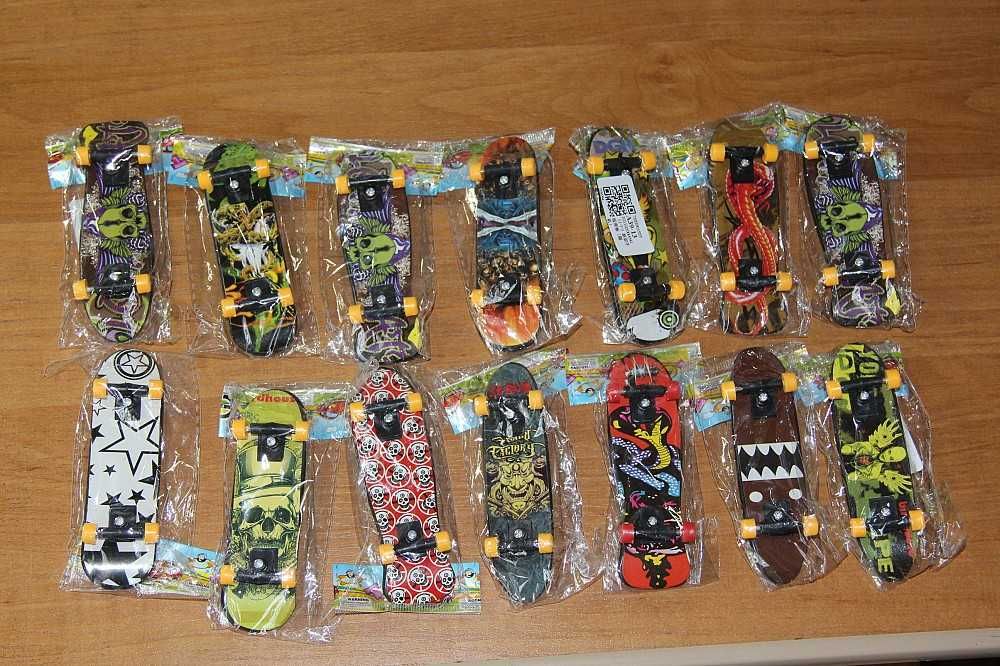 Пальчиковый скейтборд (фингерборд)