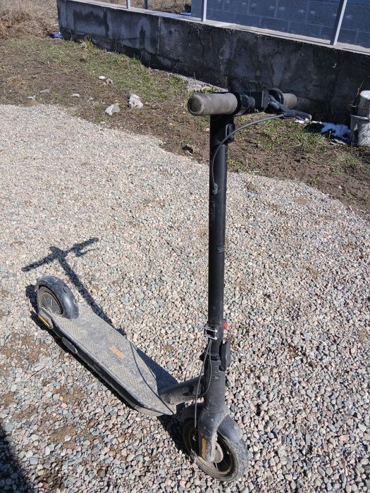 Продам электросамокат ninebot