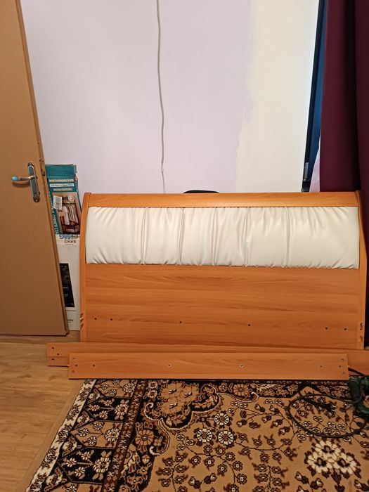 Спалня с еднолицев матрак и подматрачна рамка.