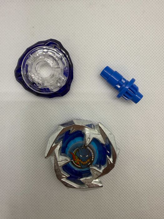 Beyblade комплект с X-Winder Launcher