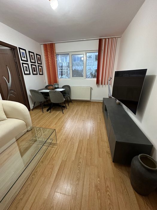 Vand apartament in zona centrala DN1A, Valenni de munte, etaj 2