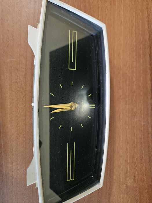 Часовници - един немски, два руски