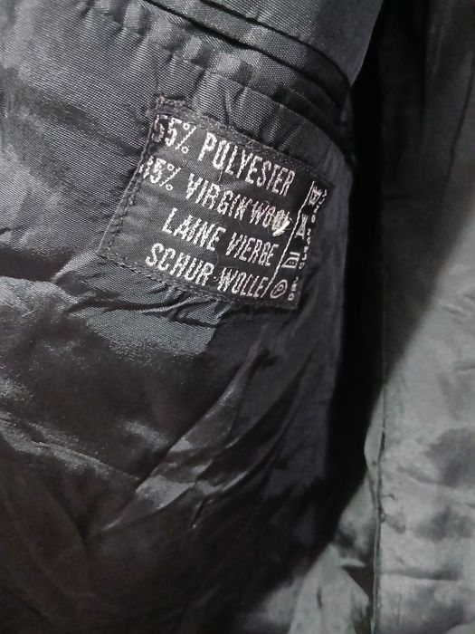 Sacou negru barbati marimea 46-48 sau M-L in stare perfecta
Dimensiuni