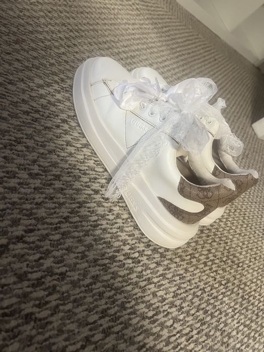 Papuci Guess marimea 38