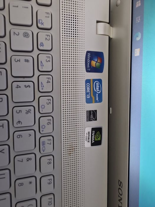 Vand laptop sony vaio i3