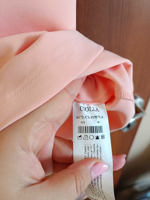 Красива Розова рокля