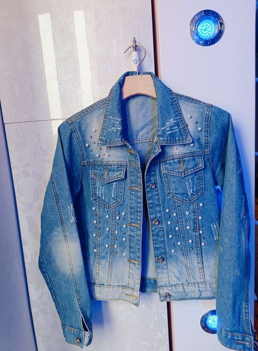 Бутиково дънково яке с перли и камъни