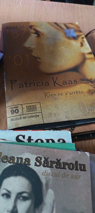 Vând mp3 cd-uri muzică