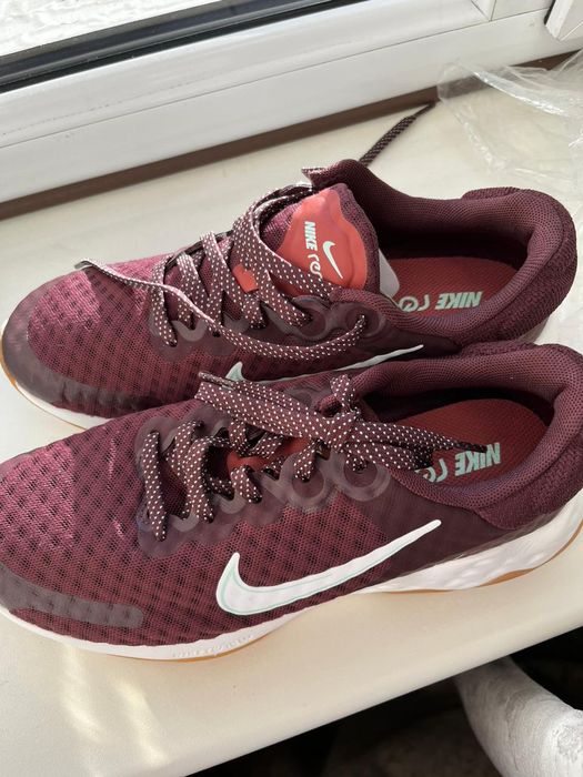 Женские кроссовки Nike, новые, размер 37,5