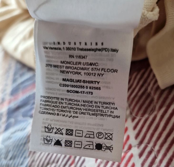 Tricou Moncler purtat