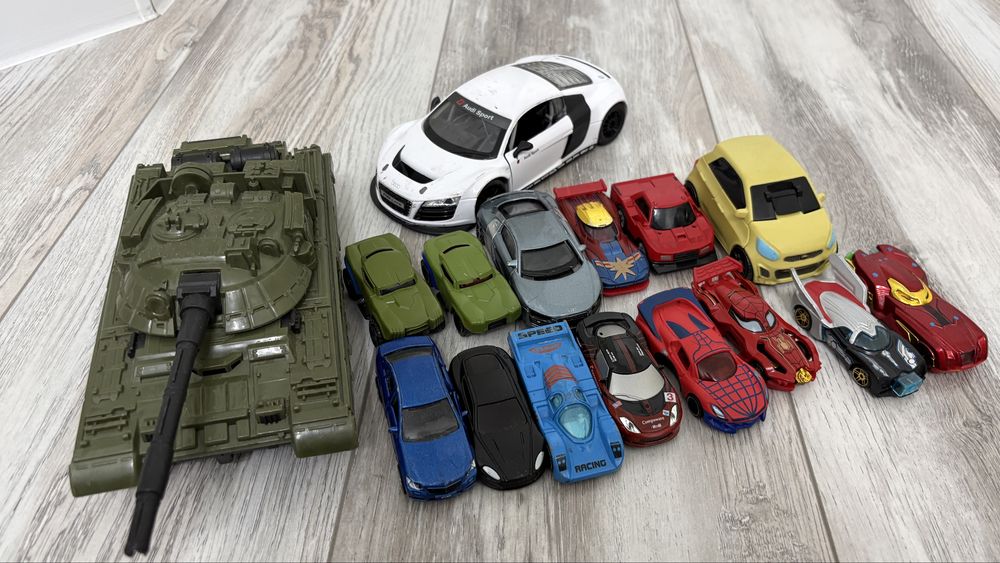 Продам игрушки для мальчика