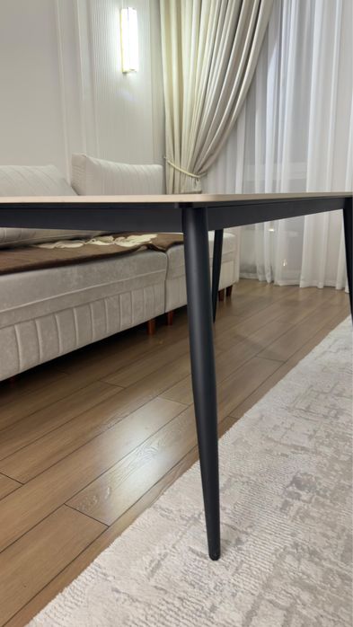 Стол кухонный,мрамор