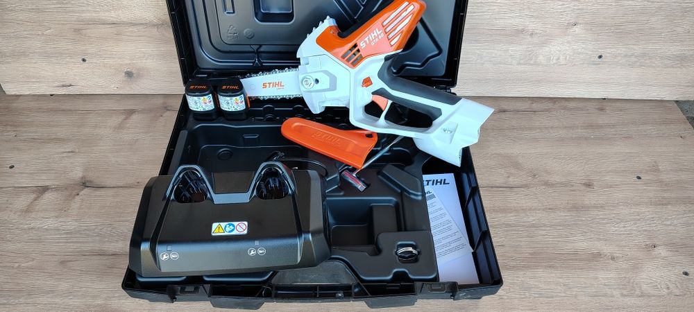 Mini drujba Stihl GTA 40 noua, 2 baterii,incarcator,cutie