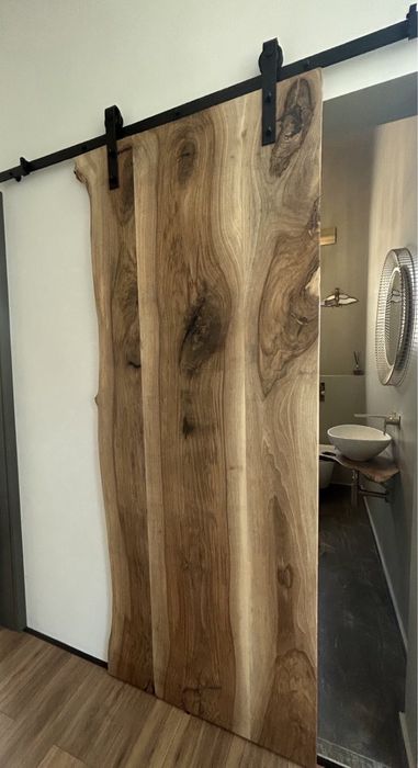 Плъзгаща врата от масив с механизъм