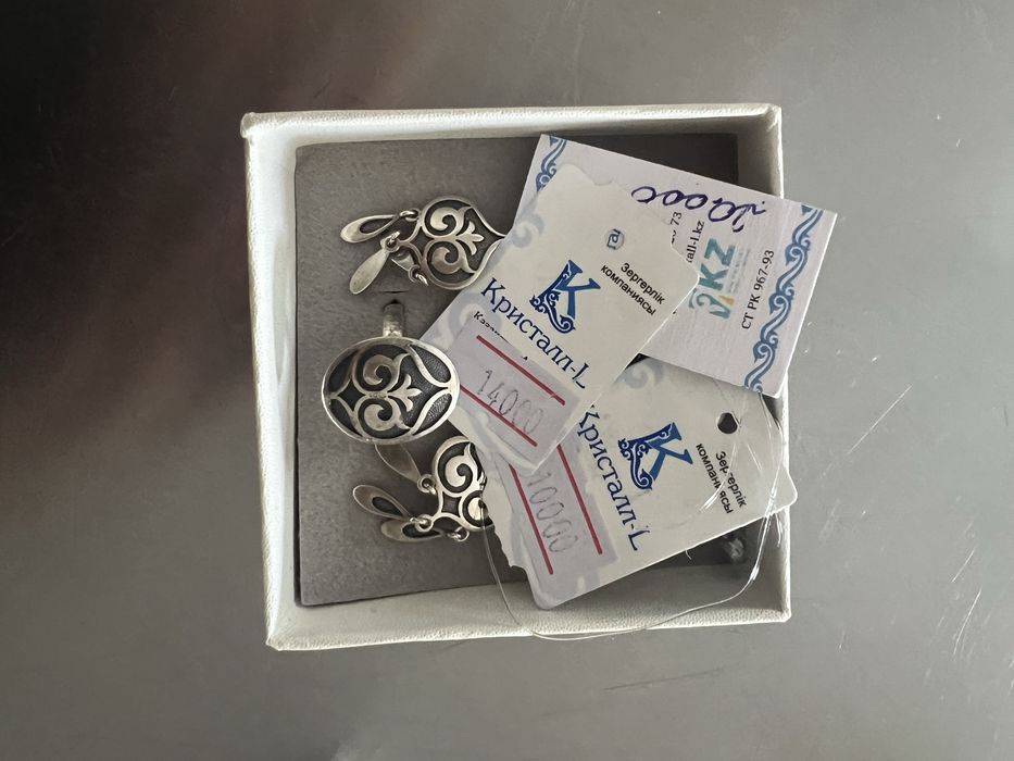 Пподам новый набор серебро 33000тг