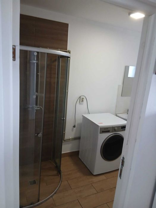 Inchiriez garsoniera in bloc nou privat