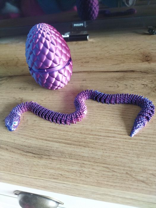 3D принтирана змия в яйце