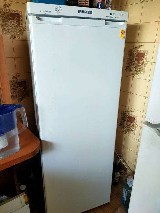 Холодильник с морозильником, состояние хорошее, работает
