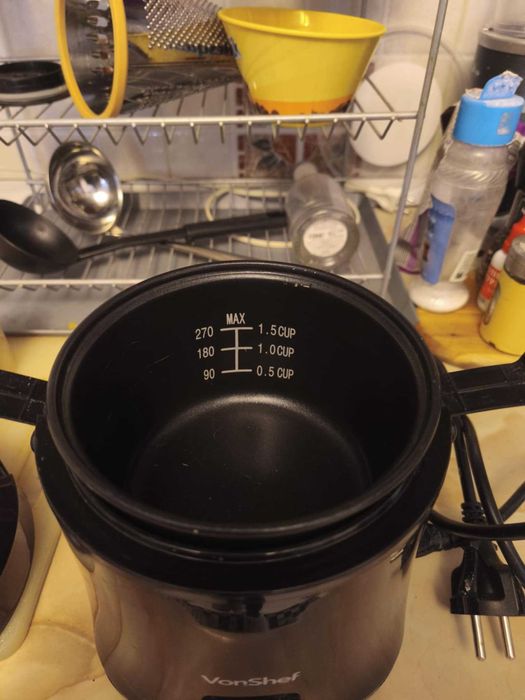 Продавам мини оризоварка VONSHEF- 0.3 л