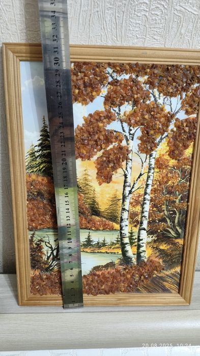 Картина с янтарем.