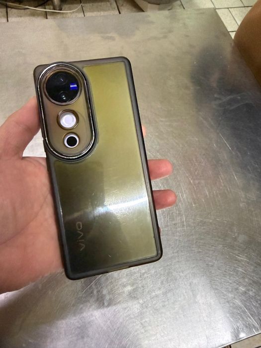 Продам Vivo v40 256gb