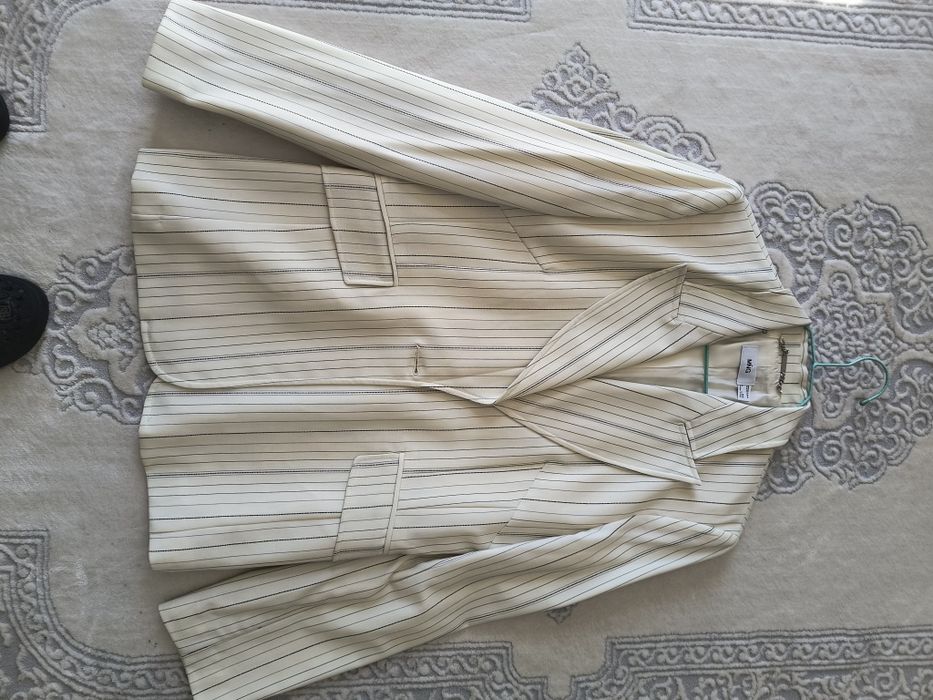 Costum in dungi Mango