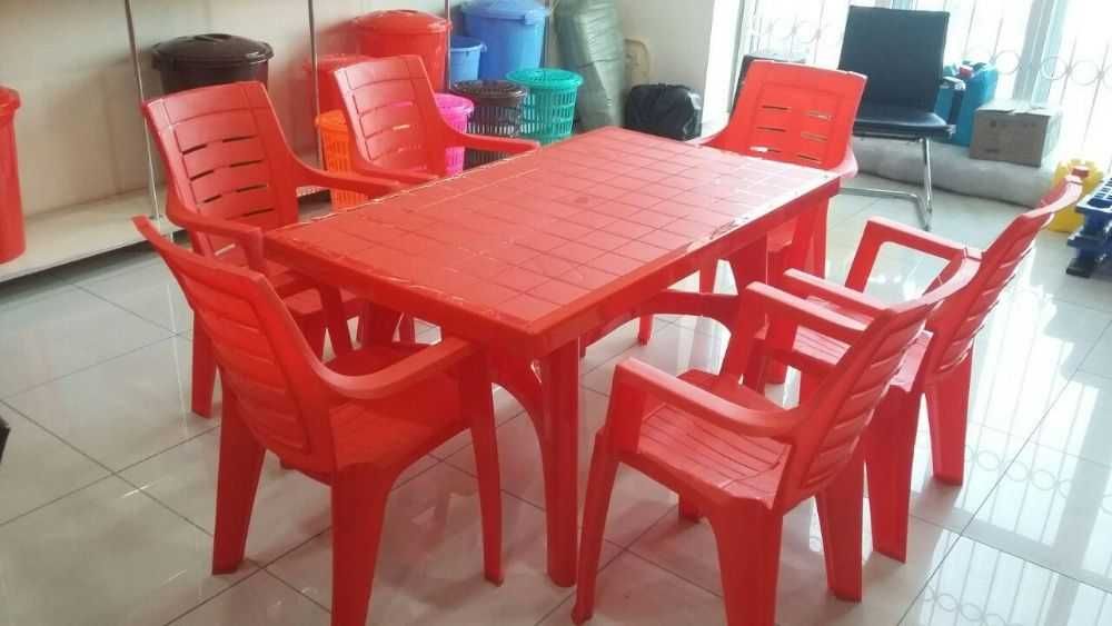 Качественные столы со стульями в разных цветах