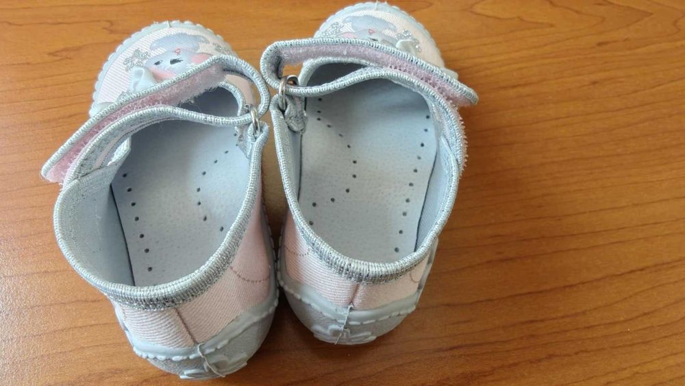 Детски пантофи за момиче в светлорозов цвят