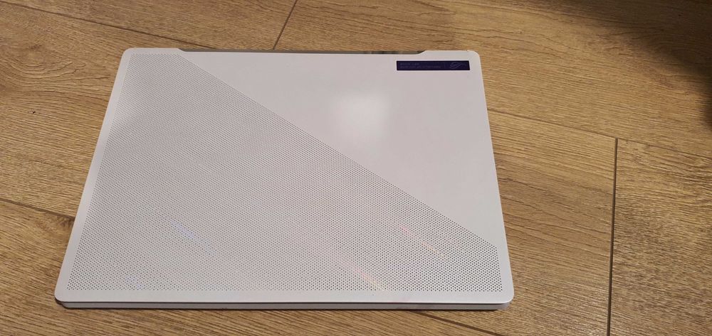 Laptop Asus Zephyrus G14 6900HS, 6700S, ecran 2k+ defect