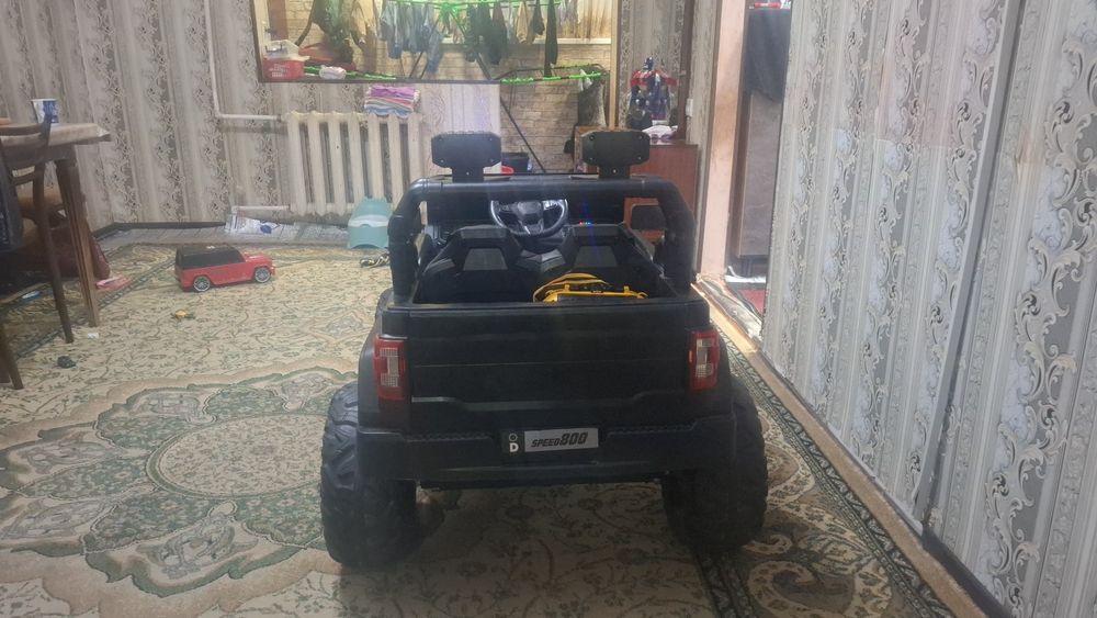 Двухместный Мерседес-бенз ROAD AMG! 4X4