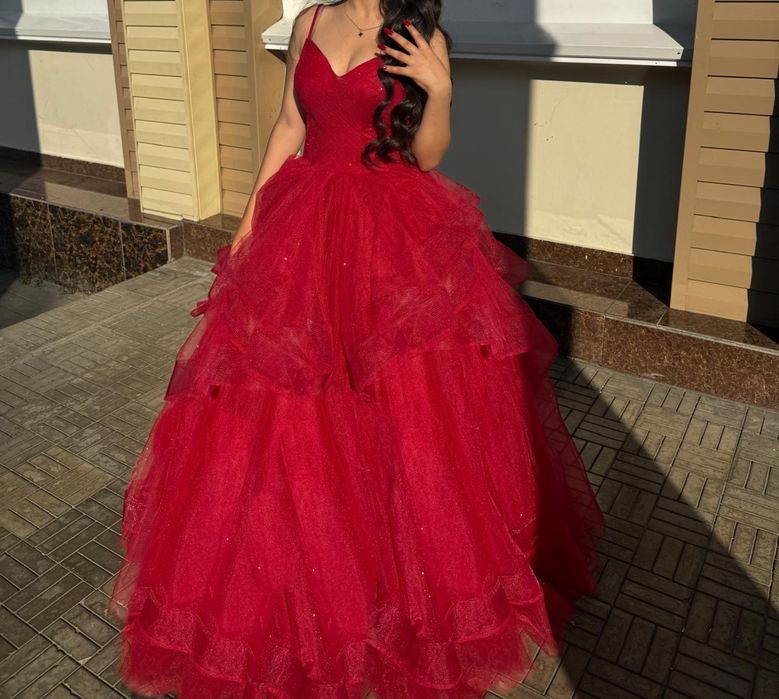 Продам на выпускной платья