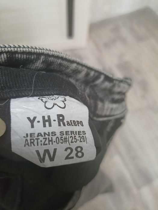 Продам джинсы женские.