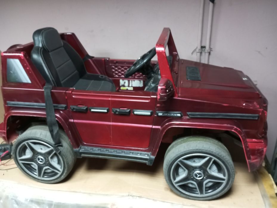 Акумулаторен джип детска количка