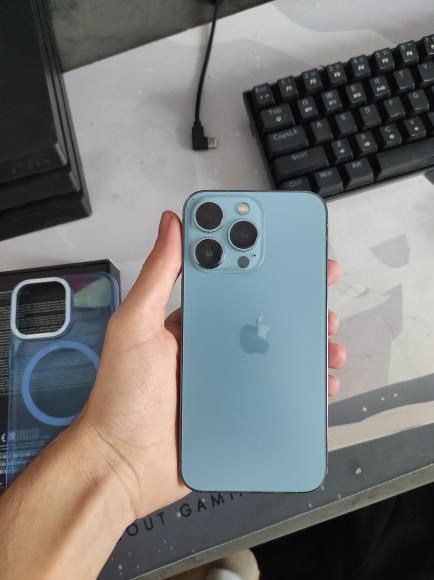 Iphone 13 pro 91% baterie