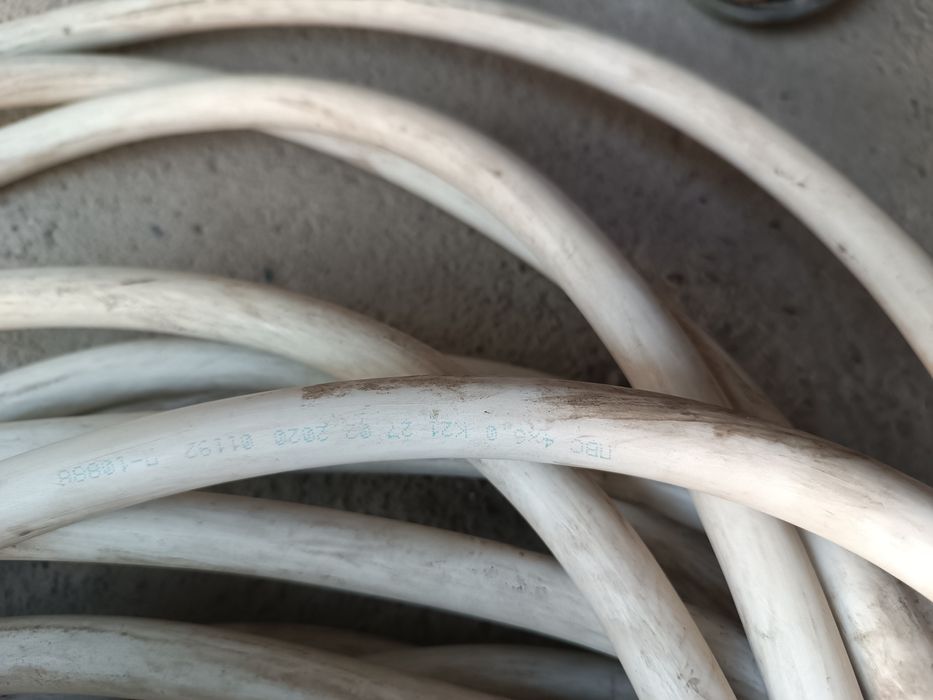 Kabel sotiladi  4x6 20 metr