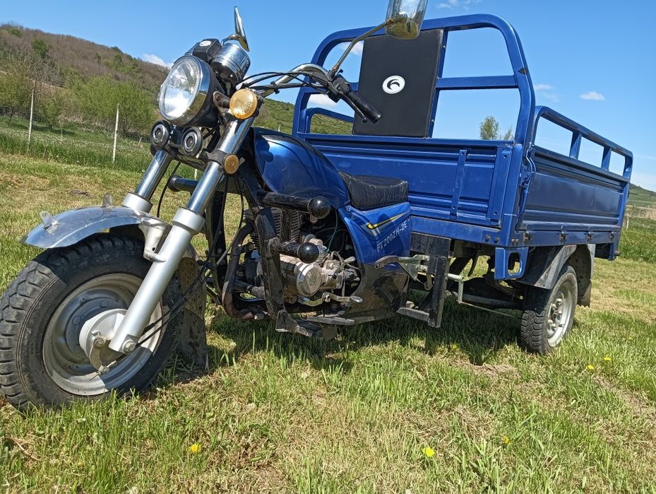 Triciclu pe benzina vând sau schimb cu ATV