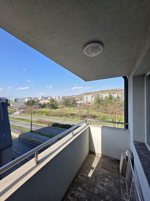 Давам Тристаен  Апартамент  под наем  Ново Строителство Обзаведен