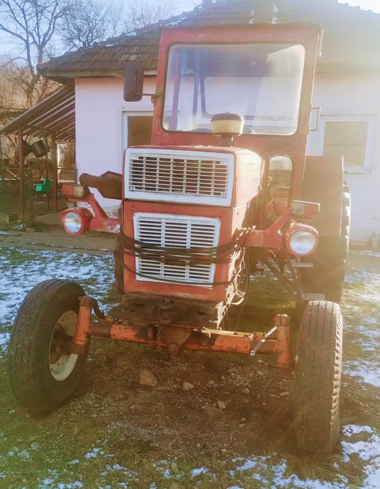 Tractor 650 + motor rezervă+ plug românesc Hunedoara • OLX.ro