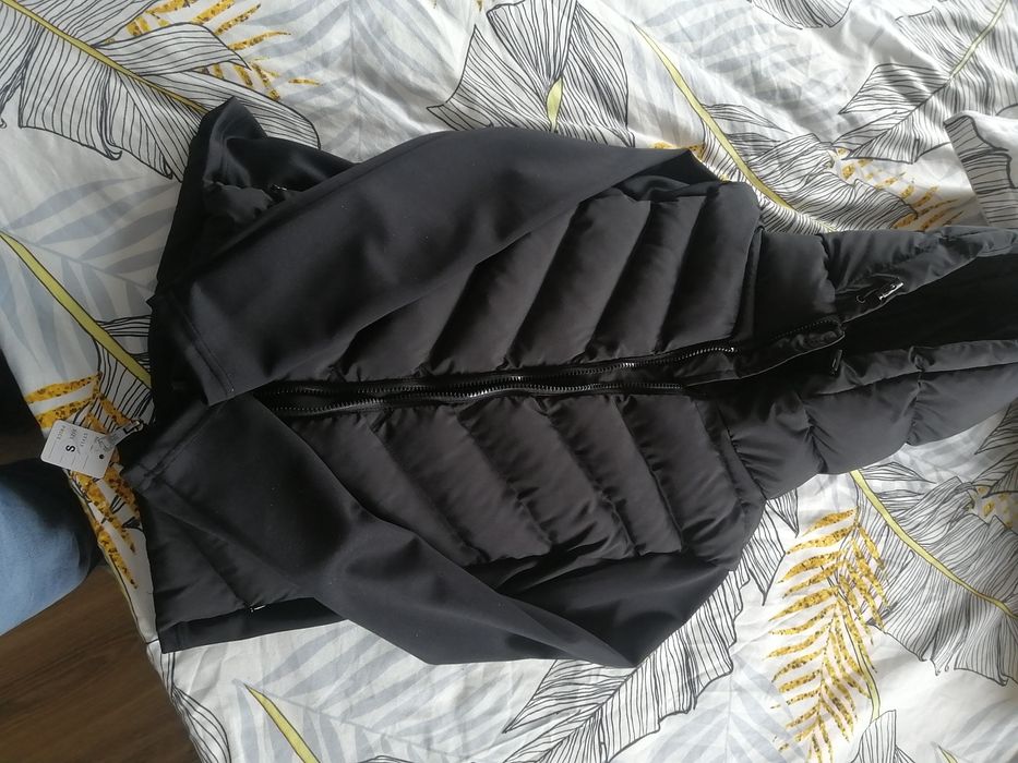 Черно дамско яке със качулка рр М