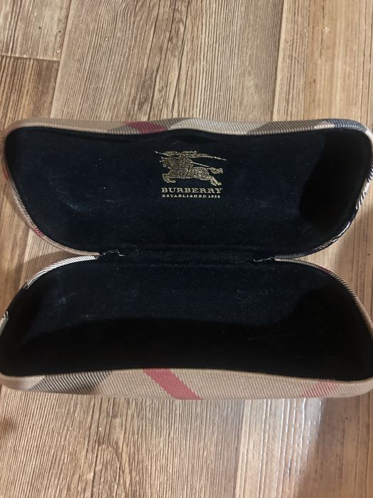 Оригинальный чехол от очков Burberry