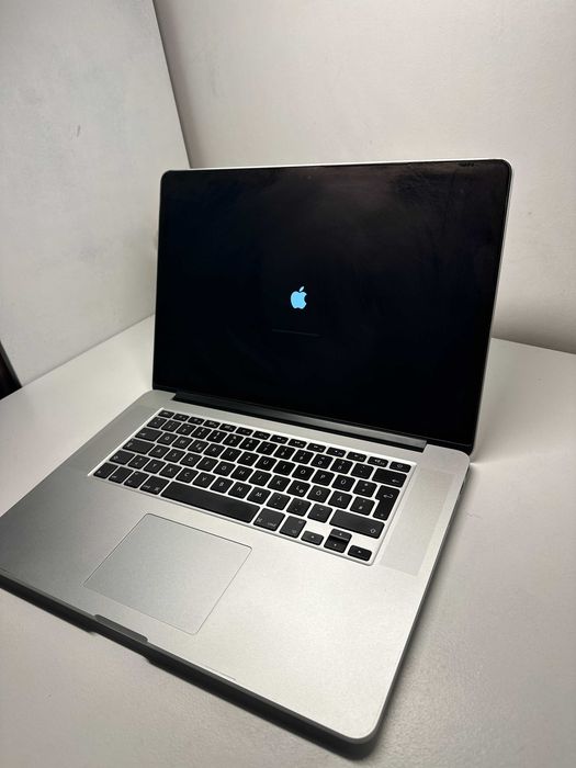 laptop Apple macbook A1398, cu defect la baterie